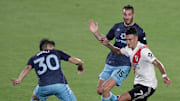 Suárez se escapa de Sigali en River-Racing