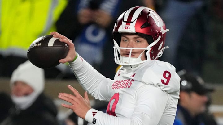 Indiana Hoosiers quarterback Kurtis Rourke (9)