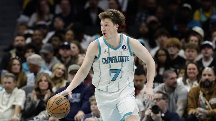 Mar 28, 2026; Charlotte, North Carolina, USA; Charlotte Hornets guard/forward Kon Knueppel (7) dribbles the ball up the court during the fourth quarter against the Philadelphia 76ers at Spectrum Center. Mandatory Credit: Brian Westerholt-Imagn Images
