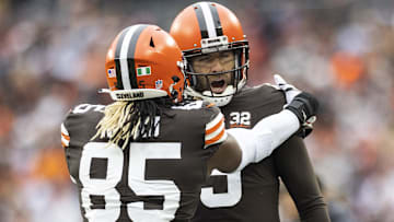 Cleveland Browns quarterback Joe Flacco (15) congratulates tight end David Njoku (85) on his touchdown run against the Jacksonville Jaguars during the second quarter at Cleveland Browns Stadium.