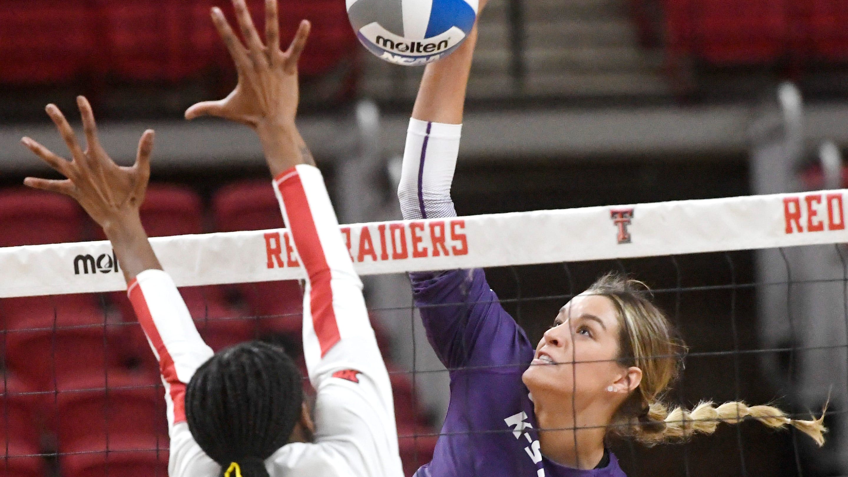 Tarleton State Wins Close Volleyball Match Against UT Arlington