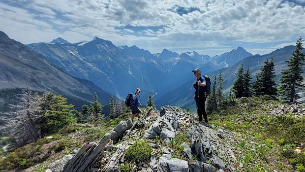 ridge above Icefall Lodge