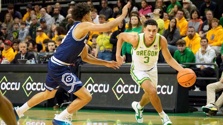The pride of the West Linn Lions ignited the Ducks Saturday night with 21 points and 9 assists, including the 1000th point of his Oregon career.