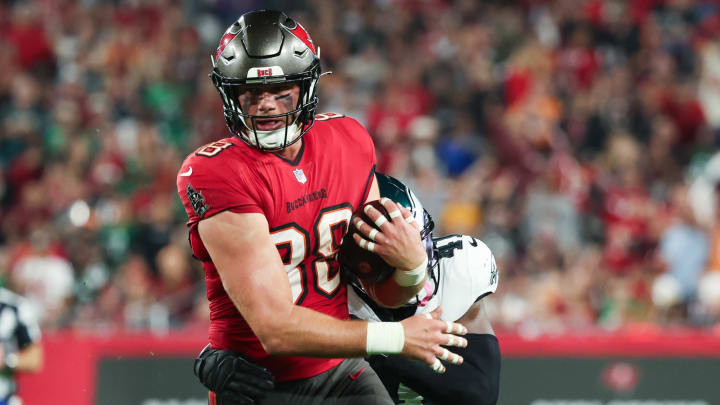 Jan 15, 2024; Tampa, Florida, USA; Tampa Bay Buccaneers tight end Cade Otton (88) breaks a tackle by Philadelphia Eagles linebacker Nicholas Morrow (41) during the first half of a 2024 NFC wild card game at Raymond James Stadium. Mandatory Credit: Kim Klement Neitzel-USA TODAY Sports