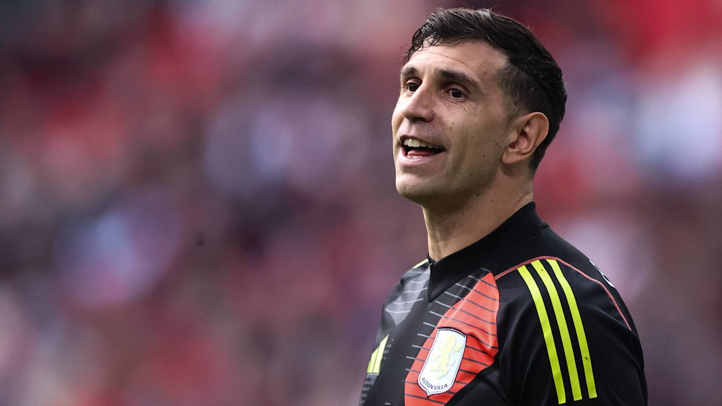 Man Utd Submits Loan Bid for Aston Villa Goalkeeper Martinez