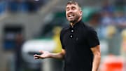 Ex-Internacional, Coudet é o novo treinador do Atlético-MG. Veja os números do argentino no futebol brasileiro.