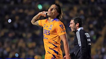 Carlos Salcedo podría jugar en Brasil en 2022