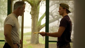 Outer Banks. (L to R) Gary Weeks as Luke, Rudy Pankow as JJ in episode 405 of Outer Banks. 