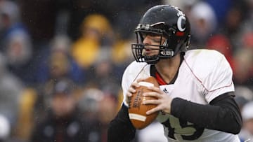 UC/Pittsburgh Sports Saturday December 5, 2009: Cincinnati quarterback Tony Pike (15) looks down field to pass in the 3rd quarter in Pittsburgh, Pennsylvania Saturday December 5, 2009 at Heinz Field. Cincinnati won 45 to 44 over Pittsburgh. The Enquirer/ Joseph Fuqua IIUc36