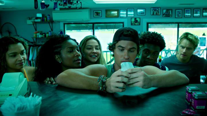 Outer Banks. (L to R) Madison Bailey as Kiara, Carlacia Grant as Cleo, Madelyn Cline as Sarah Cameron, Chase Stokes as John B, Jonathan Daviss as Pope, Rudy Pankow as JJ in episode 401 of Outer Banks. Cr. Courtesy of Netflix © 2024