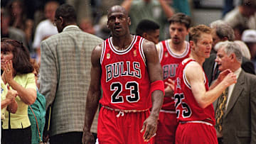 Los Chicago Bulls, con Michael Jordan a la cabeza, ganaron el campeonato de 1996-97, donde tuvieron un gran inicio de temporada
