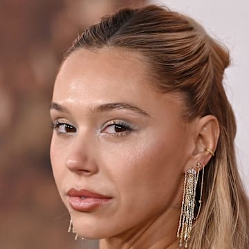 Alexis Ren