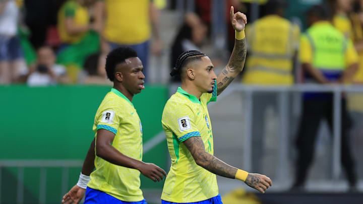 Raphinha está de volta ao Brasil para o duelo contra o Paraguai