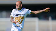 Pumas rescindió el contrato del brasileño Dani Alves, quien está acusado de presunta violación.