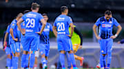 Jugadores de Cruz Azul al finalizar el juego ante Necaxa.
