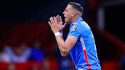 El argentino Ramiro Funes Mori, defensa de Cruz Azul, lamenta el gol de los Tigres.