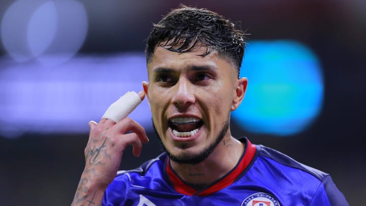 Carlos Salcedo pidió su salida de Cruz Azul tras el asesinato de su hermana