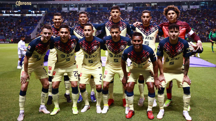Jugadores del América previo a un partido ante el Puebla.