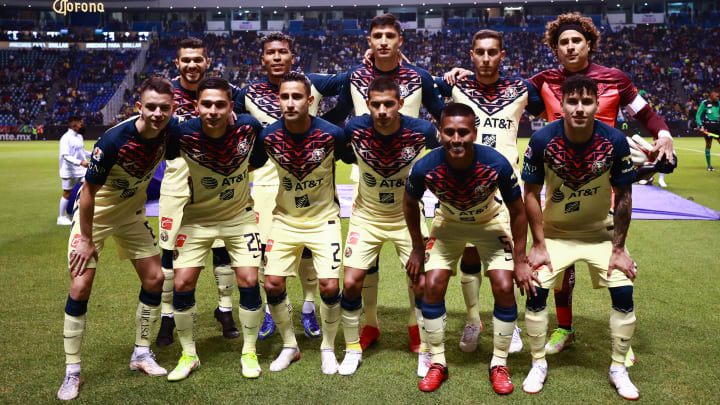 Jugadores del América previo a un partido ante Puebla.