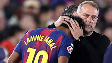 Hansi Flick tröstet Lamine Yamal