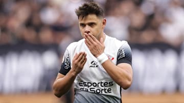 Romero foi titular na estreia