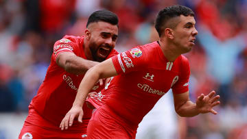 Leo Fernández celebra un gol con el Toluca.