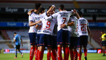 Jugadores de Rayados de Monterrey celebran un gol.
