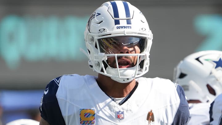 Dallas Cowboys quarterback Dak Prescott (4) looks towards the sidelines during the first half against the New York Jets at MetLife Stadium.