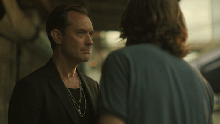 Black Rabbit. Jude Law as Jake in episode 104 of Black Rabbit