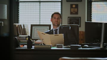 Manuel Garcia-Rulfo as Mickey Haller in episode 308 of The Lincoln Lawyer