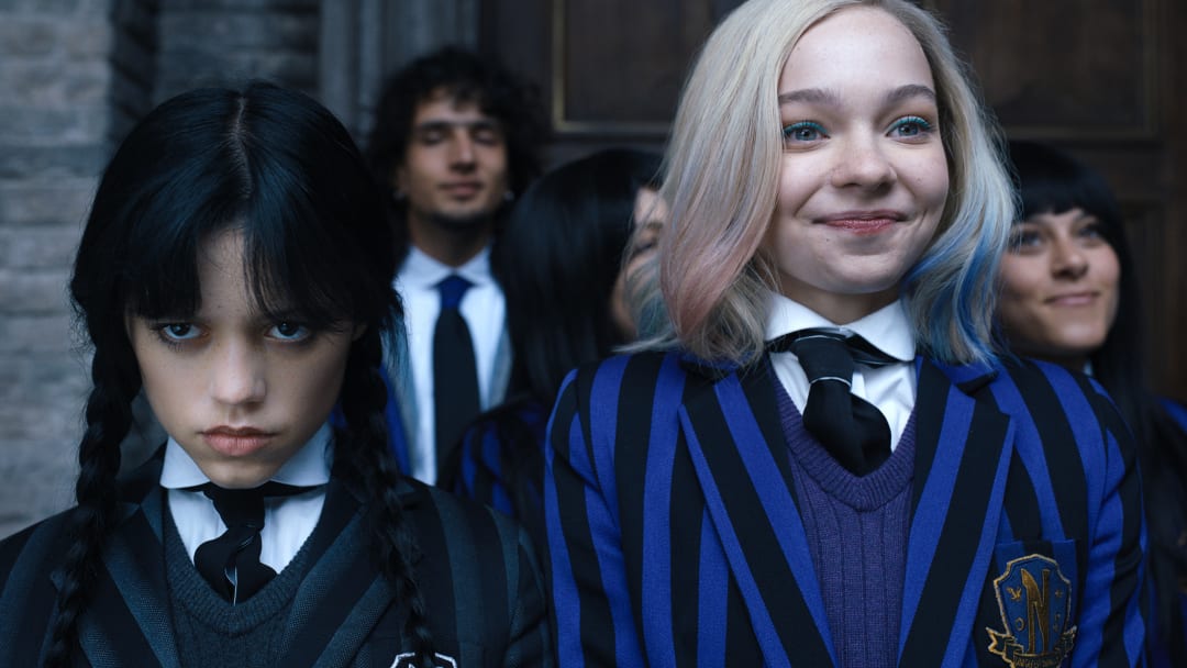 Wednesday. (L to R) Jenna Ortega as Wednesday Addams, Emma Myers as Enid Sinclair in episode 102 of Wednesday. Cr. Courtesy of Netflix © 2022