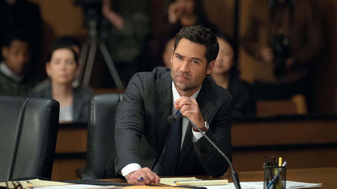 The Lincoln Lawyer. Manuel Garcia-Rulfo as Mickey Haller in episode 409 of The Lincoln Lawyer. Cr. Courtesy of Netflix © 2025
