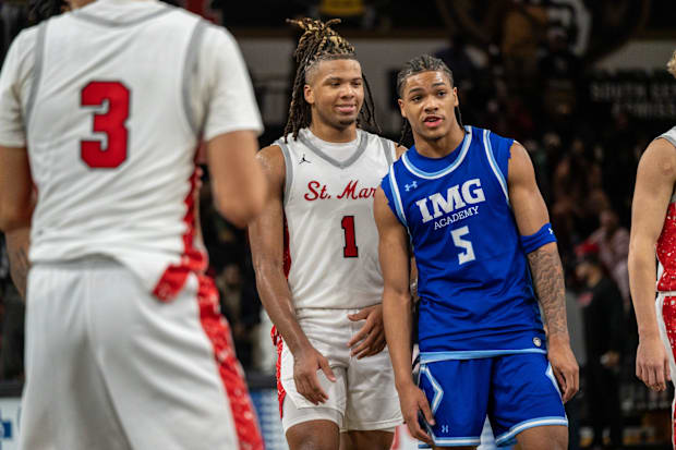 Darius Acuff during a high school basketball game.