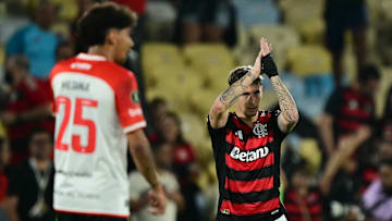 Varela marcou pelo Flamengo contra o Estudiantes