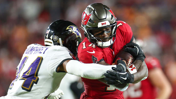 Chris Godwin will return to the Tampa Bay Buccaneers on a three-year deal. Chris Godwin will return to the Tampa Bay Buccaneers on a three-year deal.