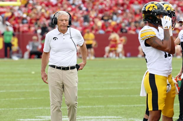 After their loss to Iowa State on Saturday, Kirk Ferentz and the Iowa Hawkeyes are off to a 1-1 start.
