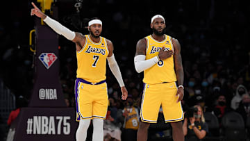 James alabó el juego desde el perímetro de su compañero Anthony