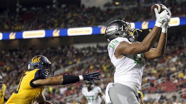 Oct 24, 2014; Santa Clara, CA, USA; Oregon Ducks tight end Pharaoh Brown (85) catches a touchdown pass against the California Golden Bears in the second quarter at Levi's Stadium. Mandatory Credit: Cary Edmondson-Imagn Images