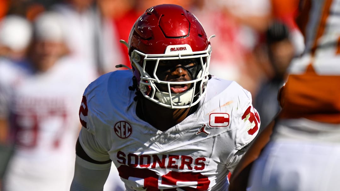 Oct 11, 2025; Dallas, Texas, USA; Oklahoma Sooners defensive lineman R Mason Thomas (32) during the game between the Texas Longhorns and the Oklahoma Sooners at the Cotton Bowl. Mandatory Credit: Jerome Miron-Imagn Images