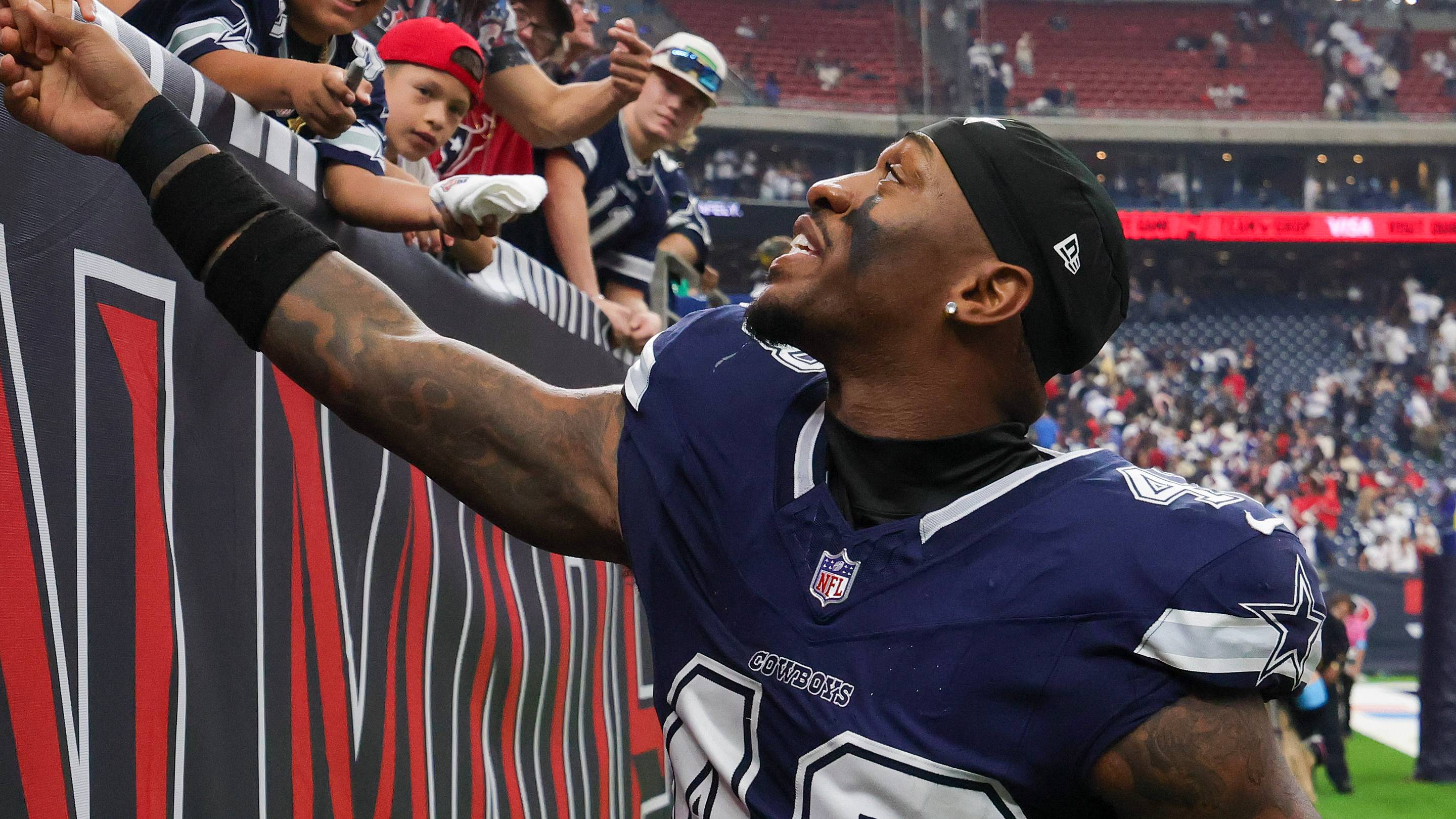 Dallas Cowboys Waive RB, Elevate 2 DBs Before Kickoff vs. Buccaneers
