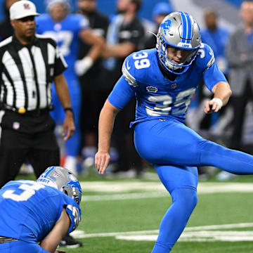 Detroit Lions place kicker Jake Bates (39) 