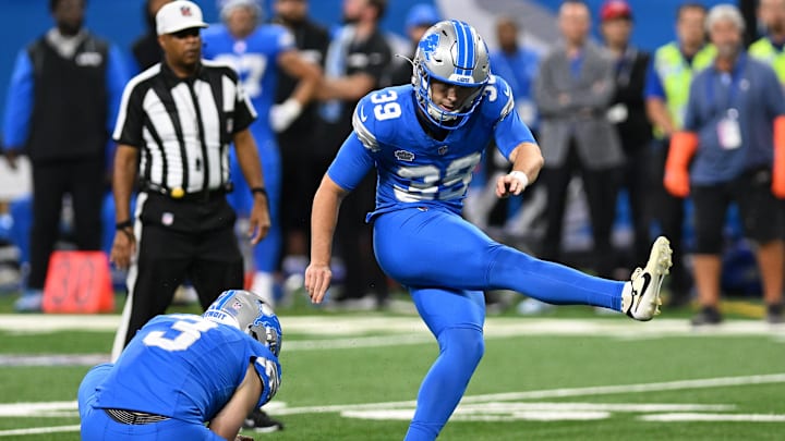 Detroit Lions place kicker Jake Bates (39) 