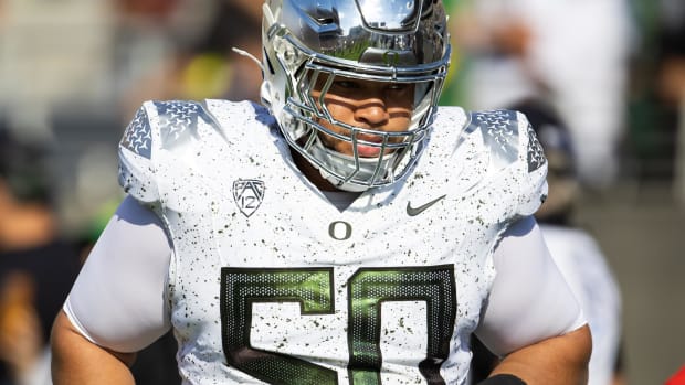 Nov 18, 2023; Tempe, Arizona, USA; Oregon Ducks offensive lineman Nishad Strother (50) against the Arizona State Sun Devils a