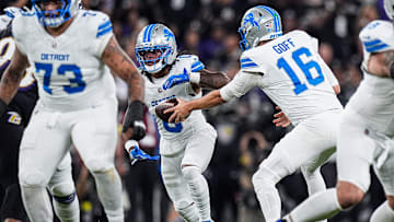 Detroit Lions quarterback Jared Goff (16) hands the ball to running back Jahmyr Gibbs (0) during the first half at M&T Bank Stadium in Baltimore, Md. on Monday, Sept. 22, 2025.