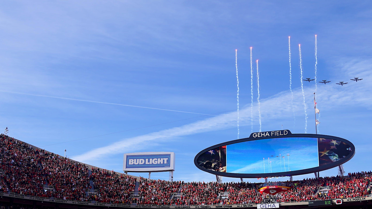 Missouri Signs Stadium Aid Bill to Retain Chiefs, Royals Through 2031