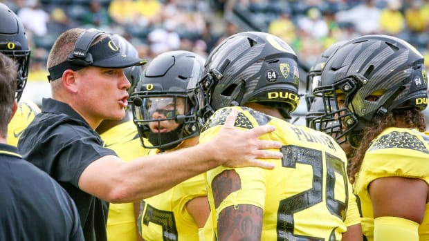 Oregon defensive coordinator Tosh Lupoi rallies the defense as the Oregon Ducks host Portland State in the Ducks    season op