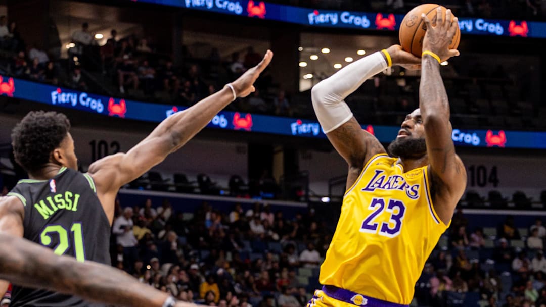 Los Angeles Lakers forward LeBron James (23) shoots a jump shot against New Orleans Pelicans center Yves Missi (21)