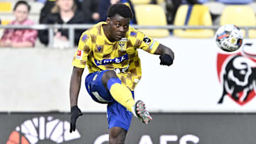 El diario Súper Deportivo compartió que el mediocampista ofensivo y seleccionado de Camerún, Frank Boya, llegará de forma definitiva a Xolos, procedente del Amiens de Francia.
