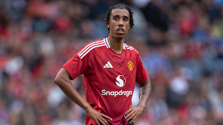 Leny Yoro - Manchester United 