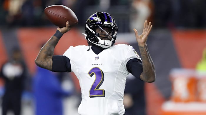 Jan 15, 2023; Cincinnati, Ohio, USA; Baltimore Ravens quarterback Tyler Huntley (2) warms up before